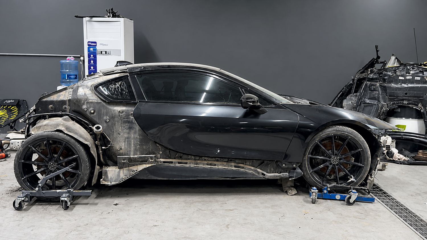 BMW i8 — Чёрная машина